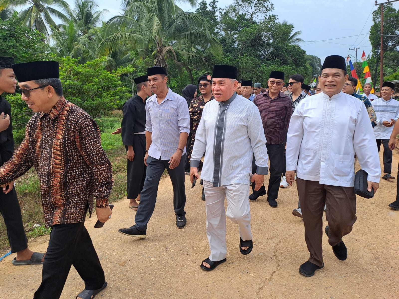 ribuan-warga-wahau-XCFt-11714296406.jpeg
